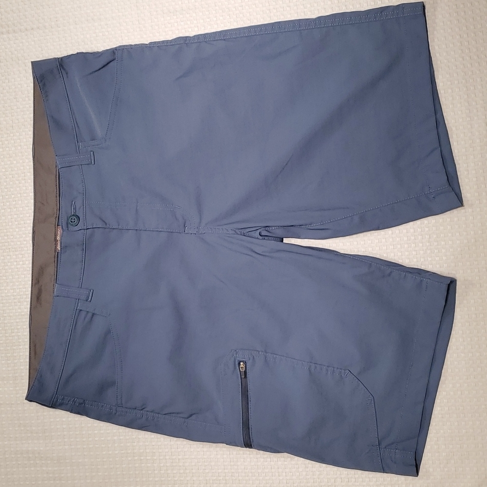 Eddie Bauer Short, size 38, 11" inseam, Storm